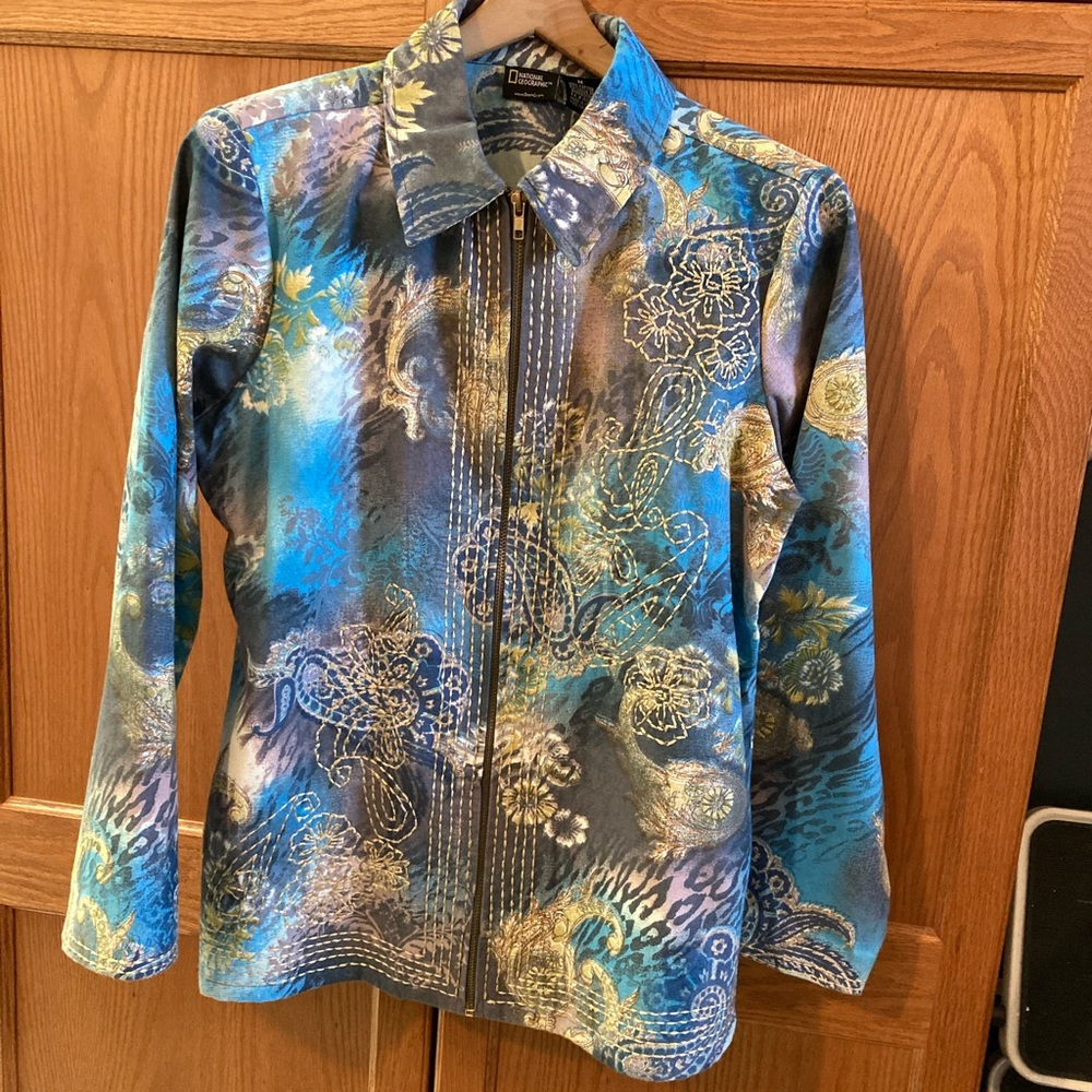 National Geographic embroidered jacket. 100% cotton. Size Medium